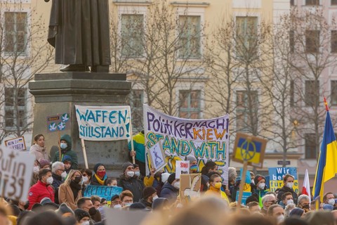 In Dresden, about 3, 000 people gathered on Neumarkt in front of the Church of Our Lady. On posters