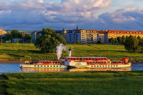 DEU Saxony Dresden Since 1995, at the 25th International Dixieland Festival, steamers and saloon