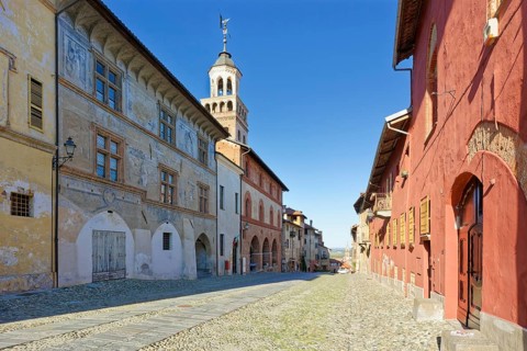 Salita del Castello boulevard, Municipal Palace, Palazzo del Comune and Torre Civica, Saluzzo,