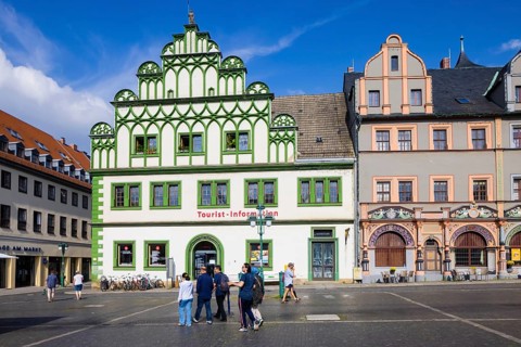 The square was given its distinctive shape in the 16th century by the town house and the
