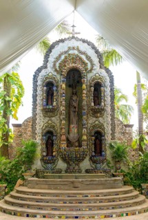 Altar shrine La Capilla, La Casona de Valladolid restaurant by Xcaret, Valladolid, Yucatan, Mexico,