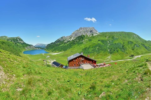 Tappenkarseehütte with Wildkarkopf, mountain lake, refuge, Radstätter Tauern, landscape