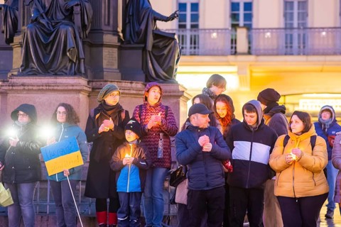 On the first anniversary of the Russian invasion of Ukraine, a large solidarity rally of Dresdeners