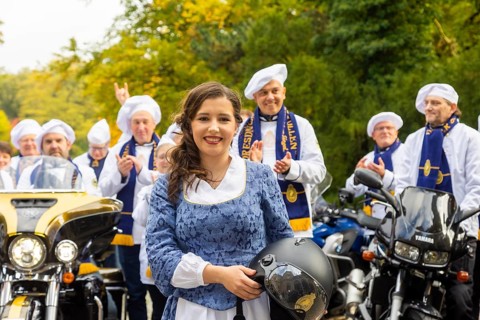 17-year-old bakery apprentice Lisa Zink is Dresden's new Stollen Girl. Her inauguration at Eckberg