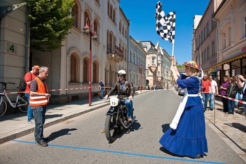 Sebnitz, town festival with classic car rally. The new flower girl Tina Häntzschel starts the
