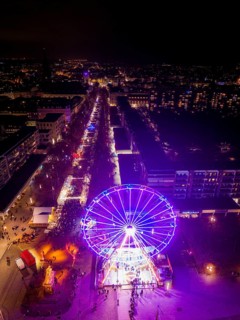 Giant wheel at Neustädter Markt, along the main street, the Augustusmarkt takes place again