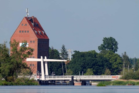 Warehouse building of the town of Loitz on the Peene with drawbridge, Flusslandschaft Peenetal