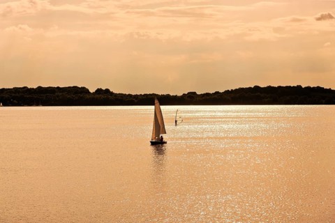 Sailors on Lake Cospuden
