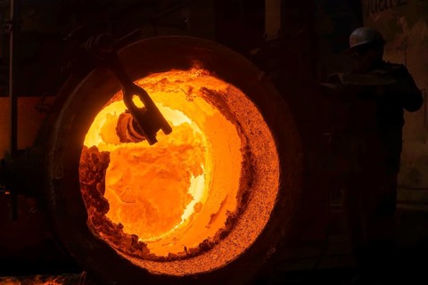 The Schmees foundry in Pirna, glowing ingot moulds