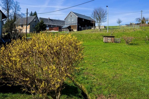 Lohsdorf is located to the east of the Saxon state capital Dresden in the north of Saxon