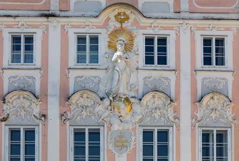 Market square with rococo stucco facades on the town houses, Obernberg am Inn, Innviertel, Upper