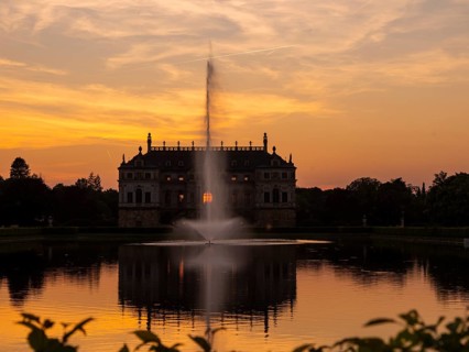 Evening atmosphere at the Palais Pond with the Palais in the Great Garden