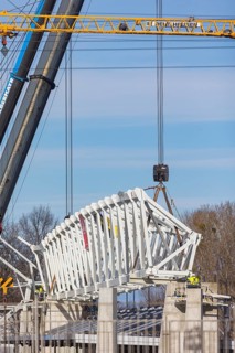 Assembly of the 105-metre-long light ring girder above the north stand of the Heinz Steyer Stadium