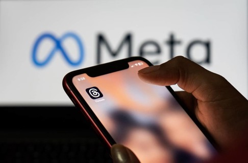 Guwahati, India. 6 July 2023. In this photo illustration, a person browsing the app Threads from