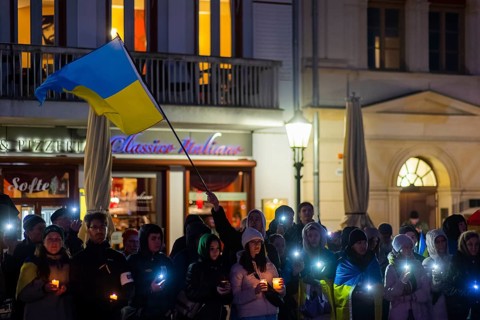 On the first anniversary of the Russian invasion of Ukraine, a large solidarity rally of Dresdeners
