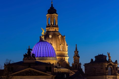 The portal of the new Saxon art society, the Fama dome and the dome of the Church of Our Lady in