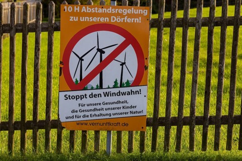 Poster of wind power opponents on a garden fence