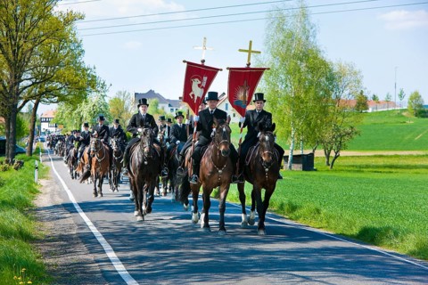 Every year at Easter there are about 5 processions in Lusatia, each with about 200 riders. The