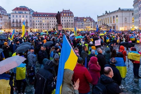 On the first anniversary of the Russian invasion of Ukraine, a large solidarity rally of Dresdeners