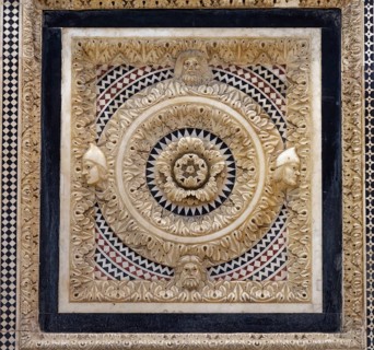 Decorative rose with heads, marble, detail baptismal fountain, sculptor Guido Bigarelli, 1246,