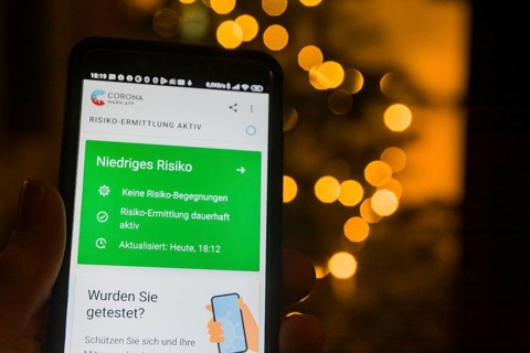 Corona Warn App in use for Christmas in Dresden. It is feared that the already very high numbers