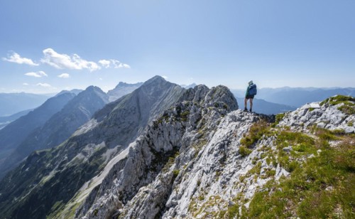 Mountaineer on the summit ridge, Wettersteinkamm, Westliche Wettersteinspitze, Wetterstein