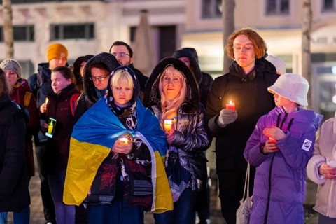 On the first anniversary of the Russian invasion of Ukraine, a large solidarity rally of Dresdeners
