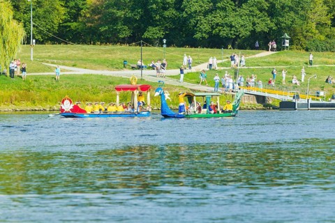 Pleasure gondolas in 1719 The 300th anniversary of the prince's wedding in 1719 was celebrated in