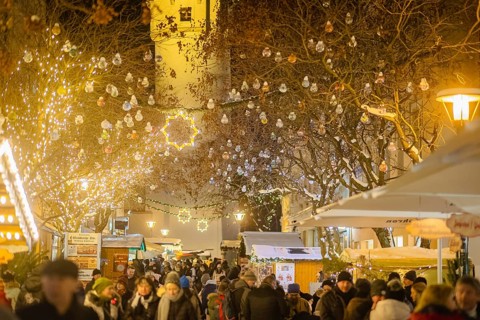 Known today as the Bautzen Wenzelsmarkt, Upper Sorbian Budyske Wjaclawske wiki, the Bautzen