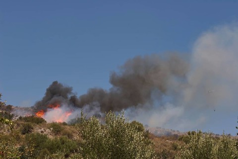 Helicopter, helicopter, fire-fighting helicopter, fire, helicopter in smoke, burning trees,