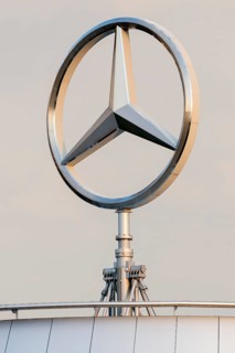 Merdedes star, Daimler, Mercedes-Benz branch, evening atmosphere, Stuttgart-Untertürkheim,