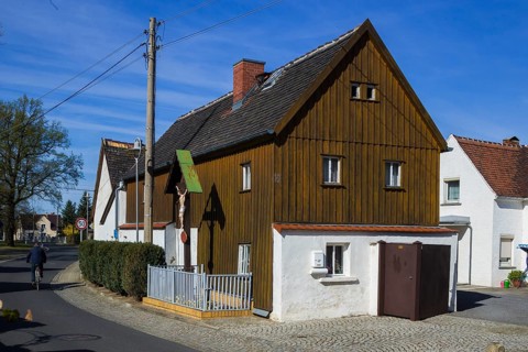 Sunow, is a village in the north of the East Saxon district of Bautzen, which has belonged to the