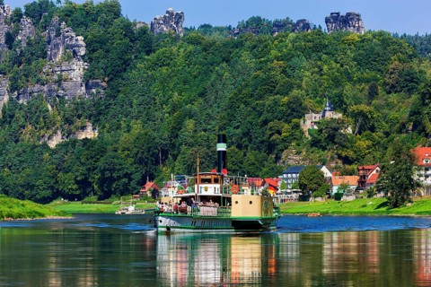Elbe steamer Pillnitz in Rathen