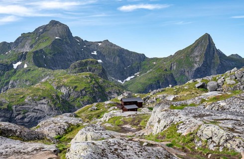 Mountain hut Munkebu Hütte, mountain landscape with rocky peaks and lakes, Hermannsdalstinden in