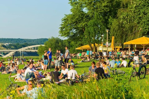 DEU Saxony Dresden Ferry Garden Dresden Johannstadt