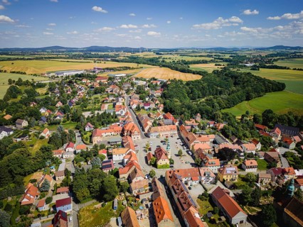 Weissenberg is located about 16 km east of the large district town of Bautzen north of the