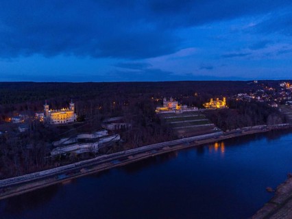 The three Elbe castles in the evening. Abrechtsberg Castle, Villa Stockhausen and Hotel Schloss