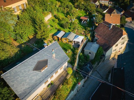 Highline and family festival in Hohnstein Highlines are stretched over the roofs of Hohnstein and