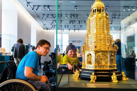 Wheelchair users in the Green Vault