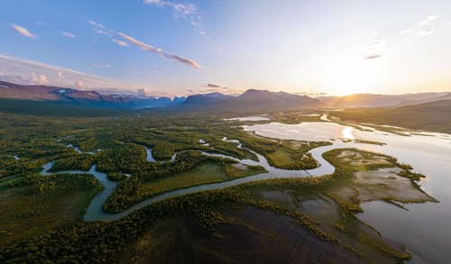 River delta of the Laddjujohka River, Lake Paittasjärvi, Kebnekaise Massif in the back,
