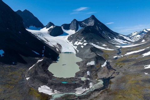 Kaskasavagge valley with Kaskapakte glacier and mountains, mountain Kaskasatjakka and Kuopertjakka,