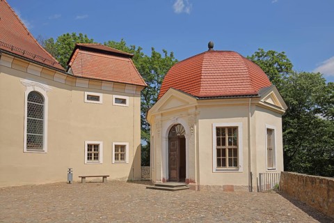 Chinese teahouse in the courtyard, temple, cottage, castle, Lichtenwalde, Niederwiesa, Saxony,