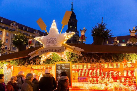 580th Striezelmarkt in Dresden Stollen sale by Raddatz Bakery. The Striezelmarkt, which has been