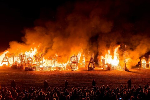 Grande Finale of the Travelling Theatre Festival on the Elbe Meadows