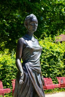 Scupture Princess and the Frog King in the spa garden, Bad Füssing, Lower Bavaria, Bavaria,