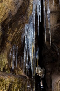 Icicles in the labyrinth on the Nikolsdorf walls