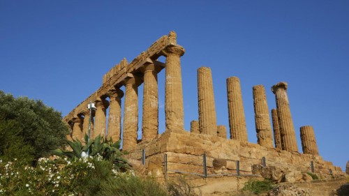 Columns, chapter, entablature, Hera temple, blue sky, late afternoon light, valley of the temples,