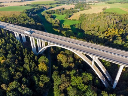The Seidewitztal bridge is the largest reinforced concrete arch bridge in Saxony, with an arch span