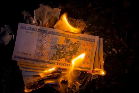 Symbolic image of the decline in value due to the Ukraine crisis