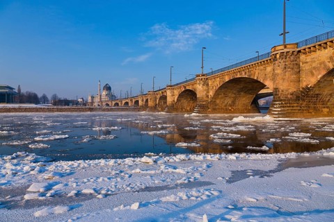 Ice drift on the Elbe in Dresden
